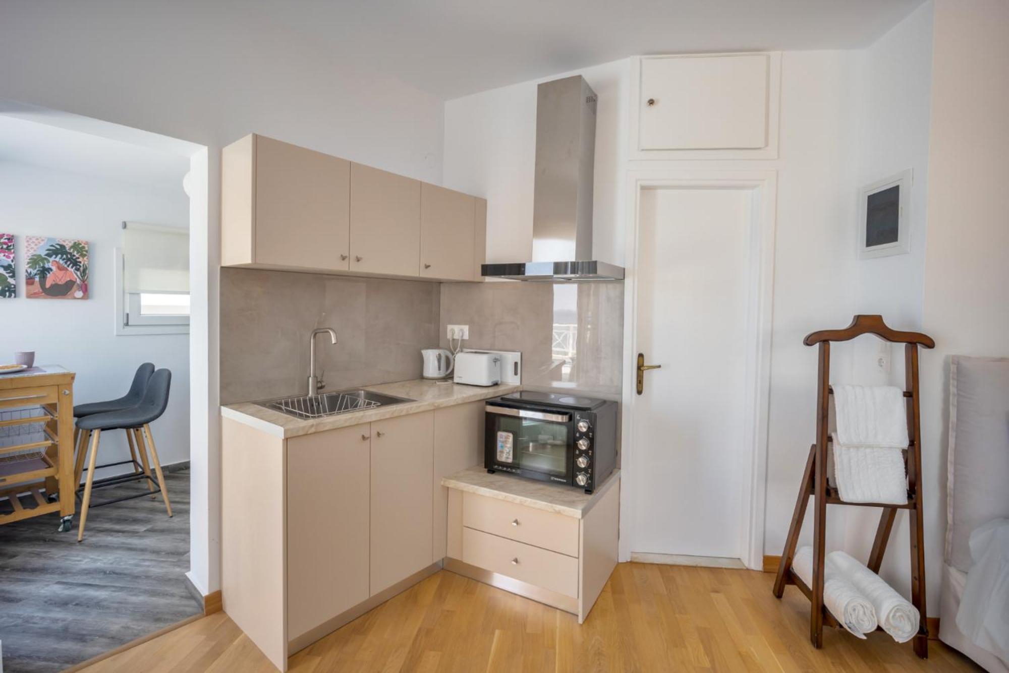 Chic, Downtown, Penthouse W Sundeck And Seaview Apartment